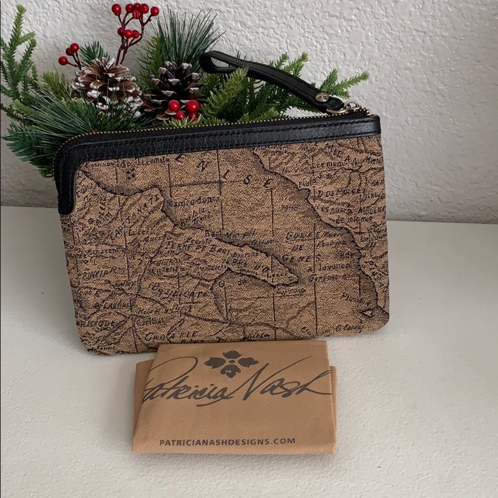 🆕NWOT ❗️SALE❗️Patricia Nash Wristlet Jacquard Map